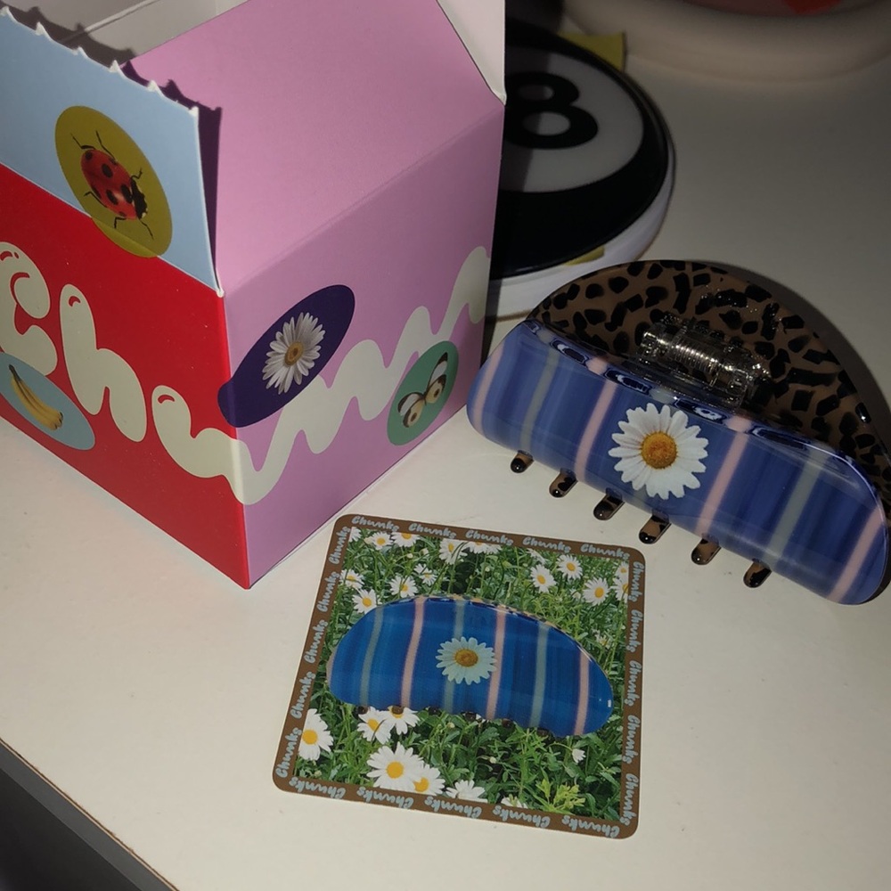 Chunks Blue Striped Daisy Hair Claw Clip